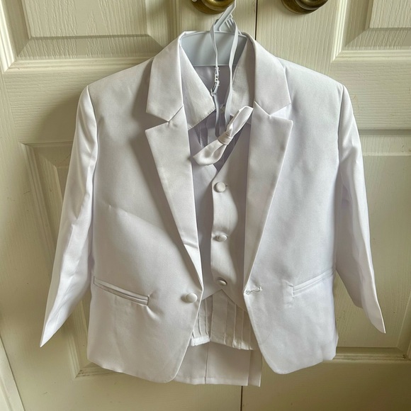 Kids White Tuxedo - Picture 1 of 4